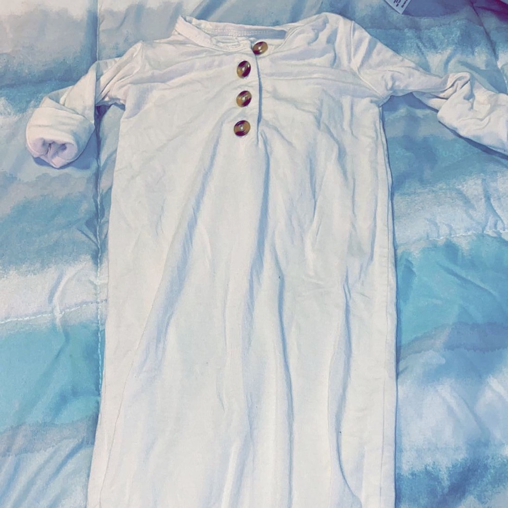 Lou Lou & Company Knotted gown 0-6m